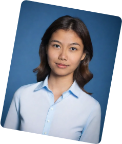 Foto seorang wanita tersenyum